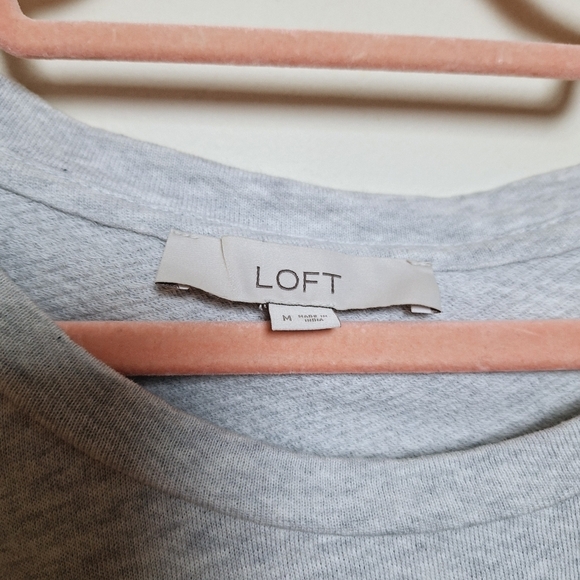 LOFT Gray Embroidered Eyelet Ruffle Crew Neck Long Sleeve Sweatshirt Medium - Picture 9 of 10